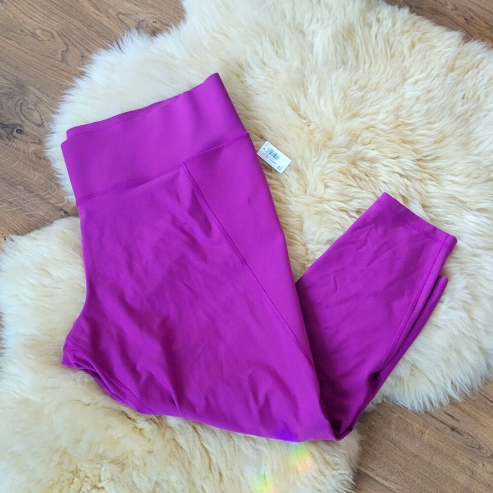 Old Navy Plus Size Magenta Cropped Leggings.